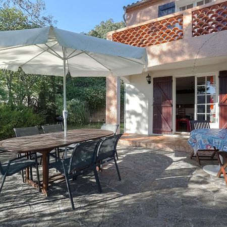 Snug Holiday Home In Bormes Les Mimosas With Pool 외부 사진