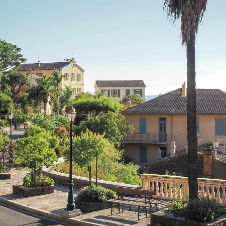 Snug Holiday Home In Bormes Les Mimosas With Pool 외부 사진