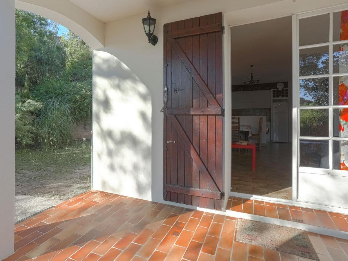Snug Holiday Home In Bormes Les Mimosas With Pool 외부 사진
