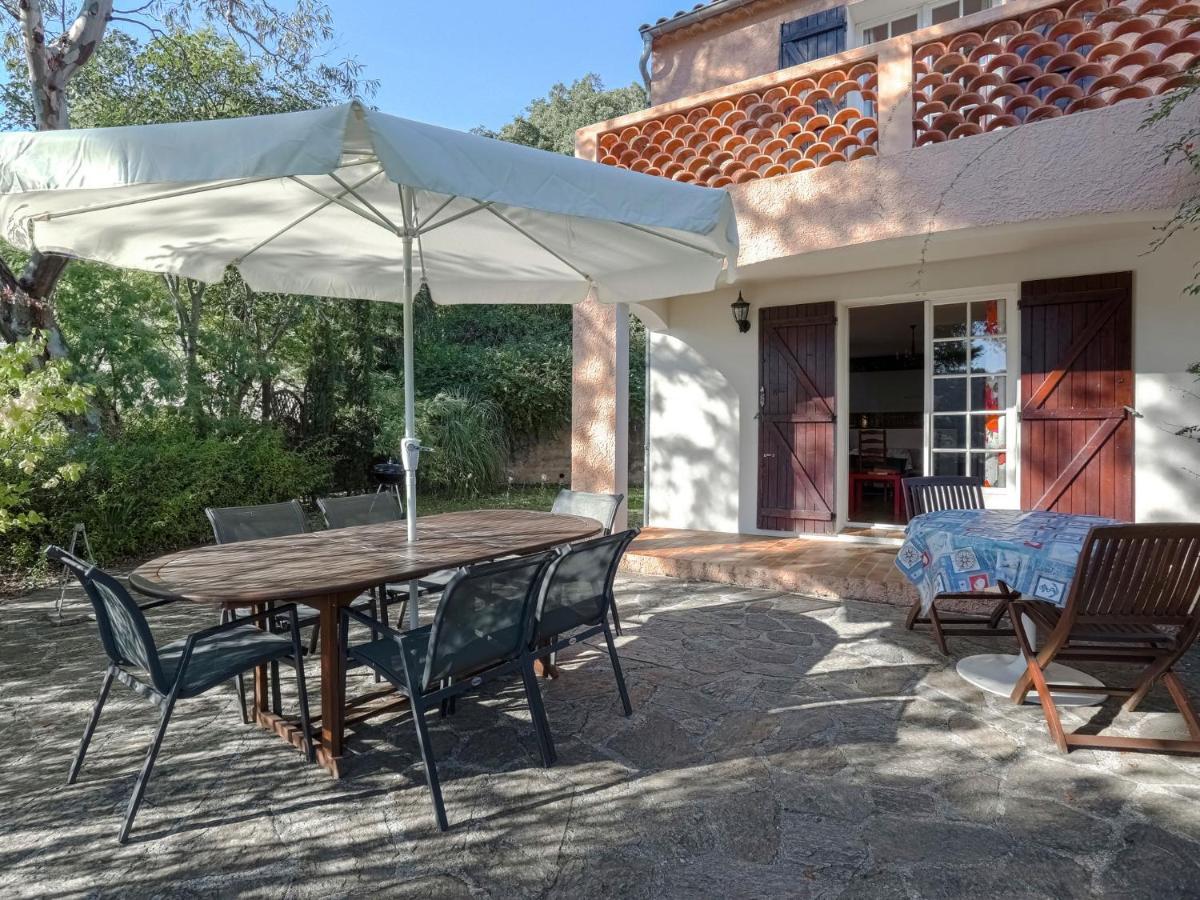 Snug Holiday Home In Bormes Les Mimosas With Pool 외부 사진