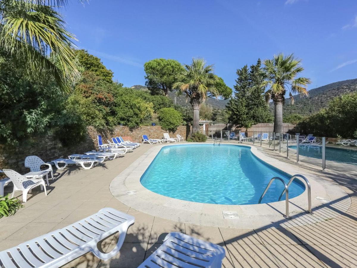 Snug Holiday Home In Bormes Les Mimosas With Pool 외부 사진