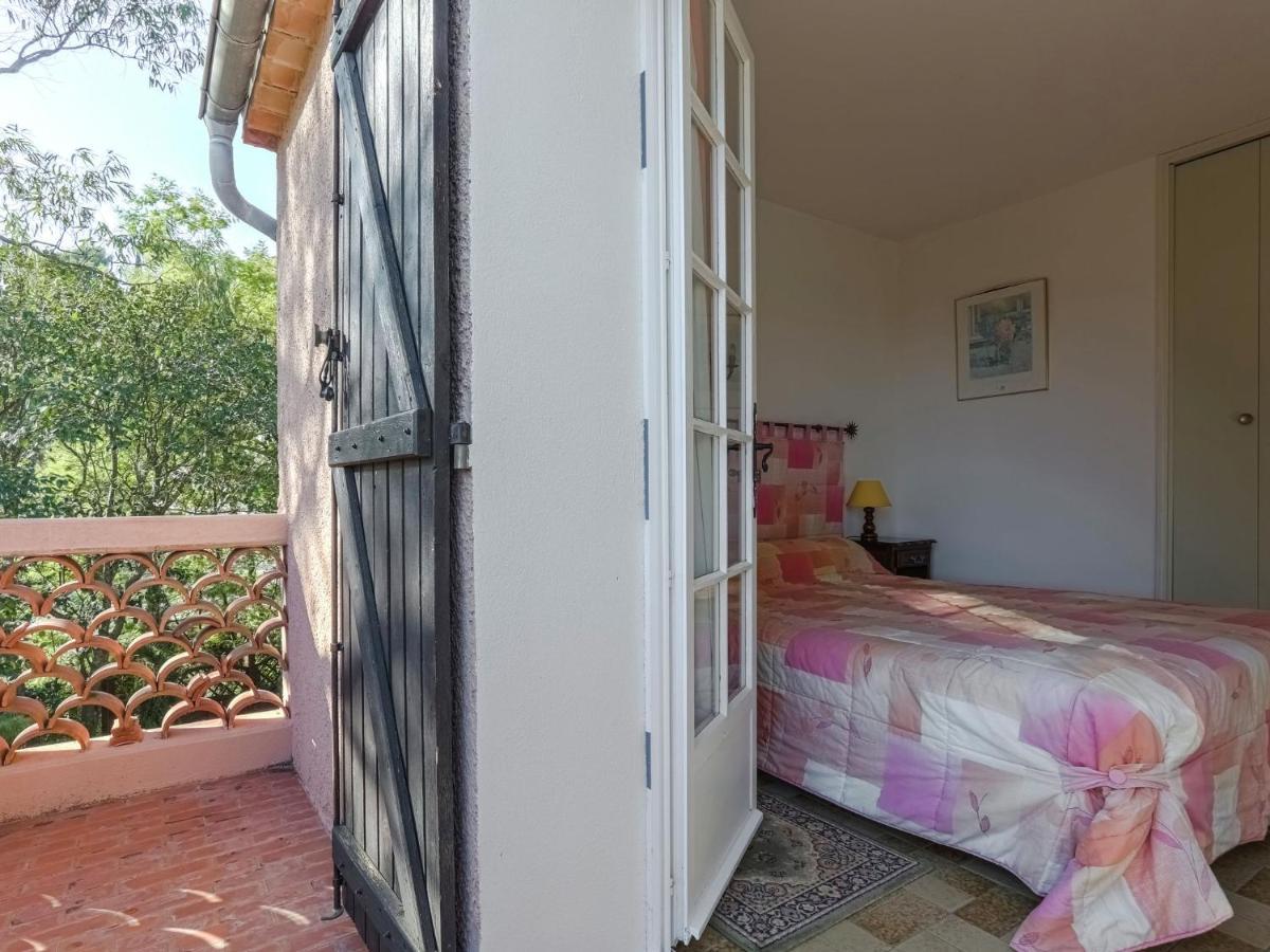 Snug Holiday Home In Bormes Les Mimosas With Pool 외부 사진