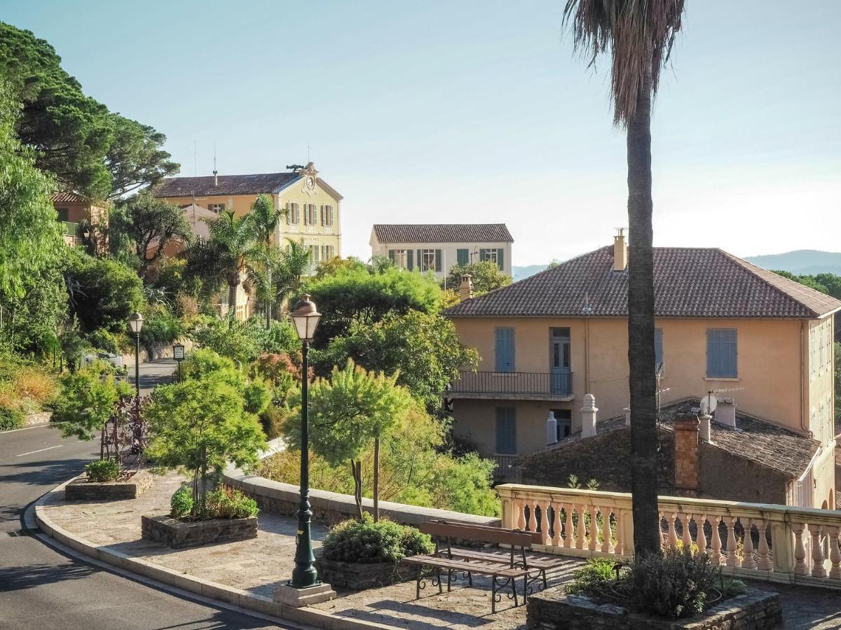 Snug Holiday Home In Bormes Les Mimosas With Pool 외부 사진