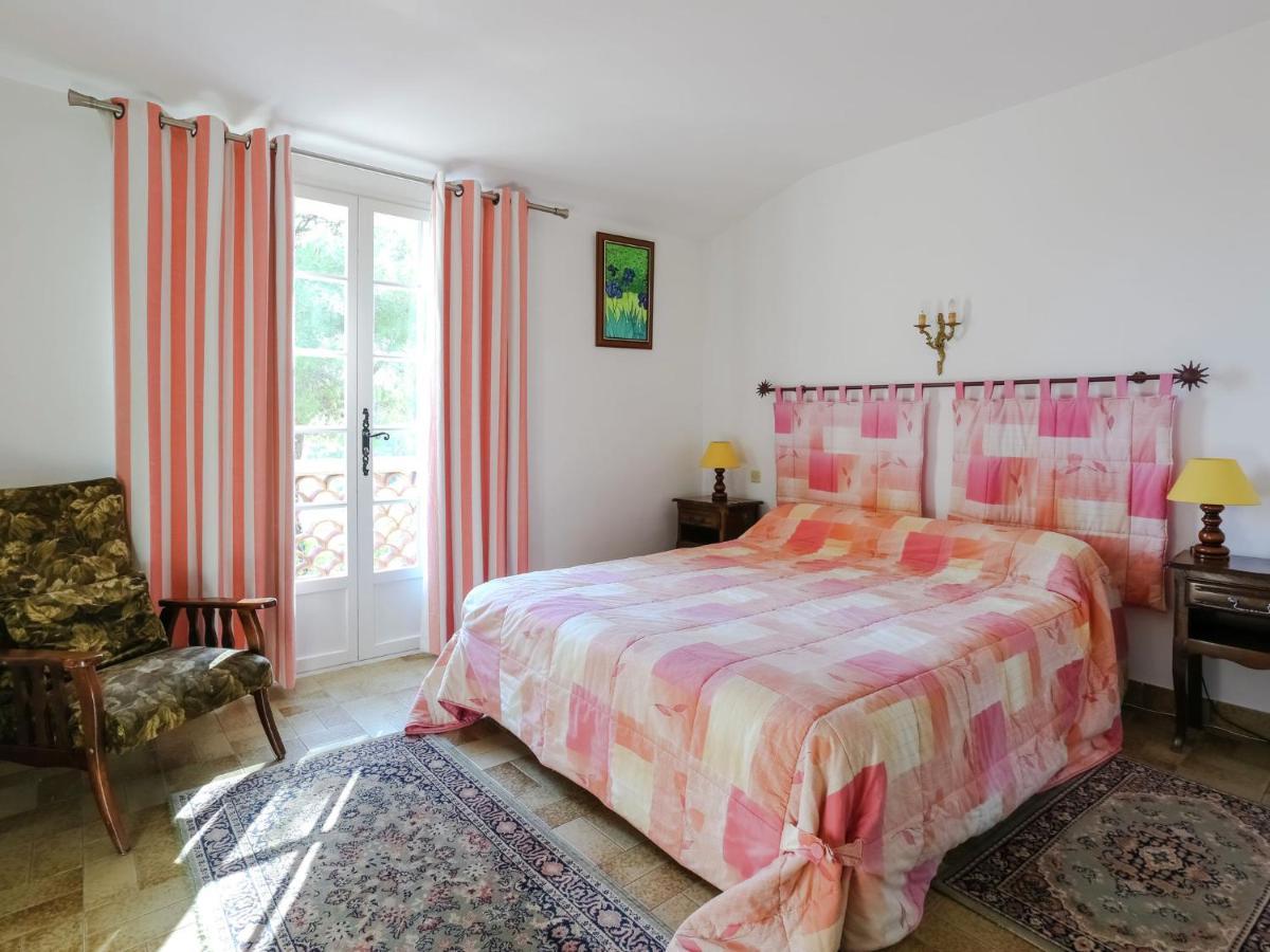 Snug Holiday Home In Bormes Les Mimosas With Pool 외부 사진
