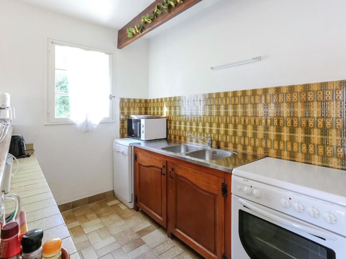 Snug Holiday Home In Bormes Les Mimosas With Pool 외부 사진