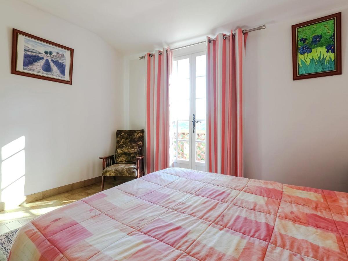 Snug Holiday Home In Bormes Les Mimosas With Pool 외부 사진