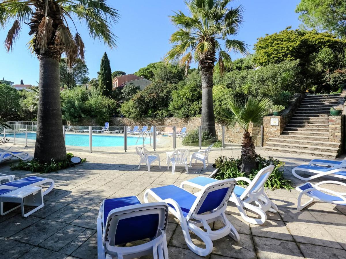 Snug Holiday Home In Bormes Les Mimosas With Pool 외부 사진