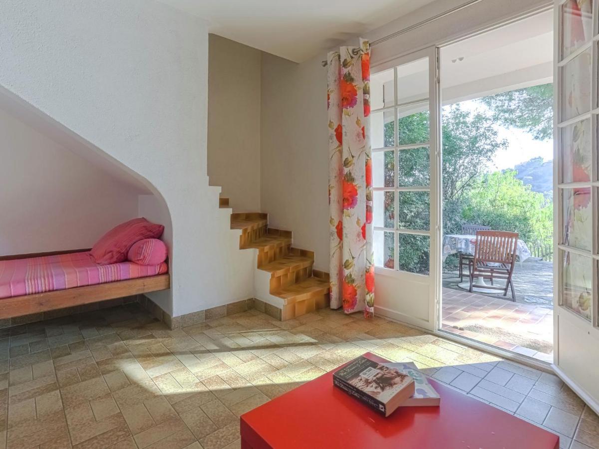 Snug Holiday Home In Bormes Les Mimosas With Pool 외부 사진