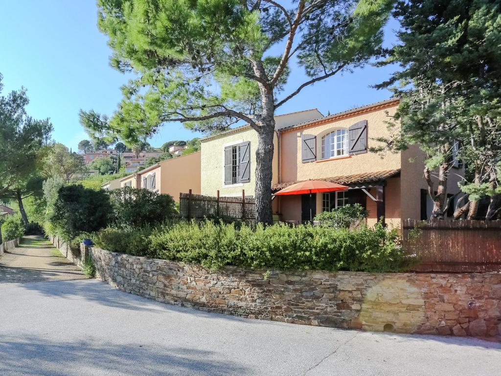 Snug Holiday Home In Bormes Les Mimosas With Pool 외부 사진